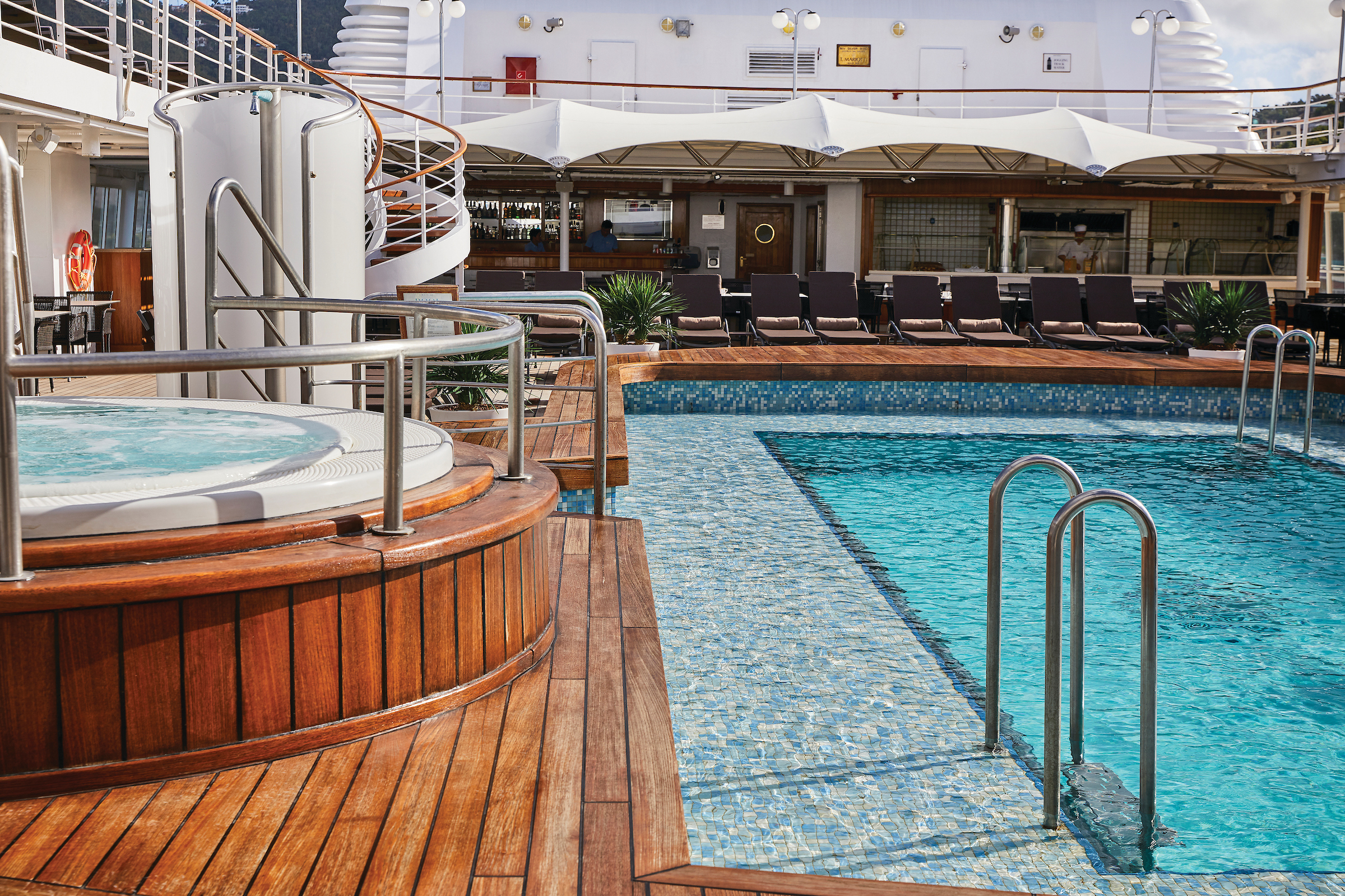 Silversea - Silver Wind - Pool.jpg